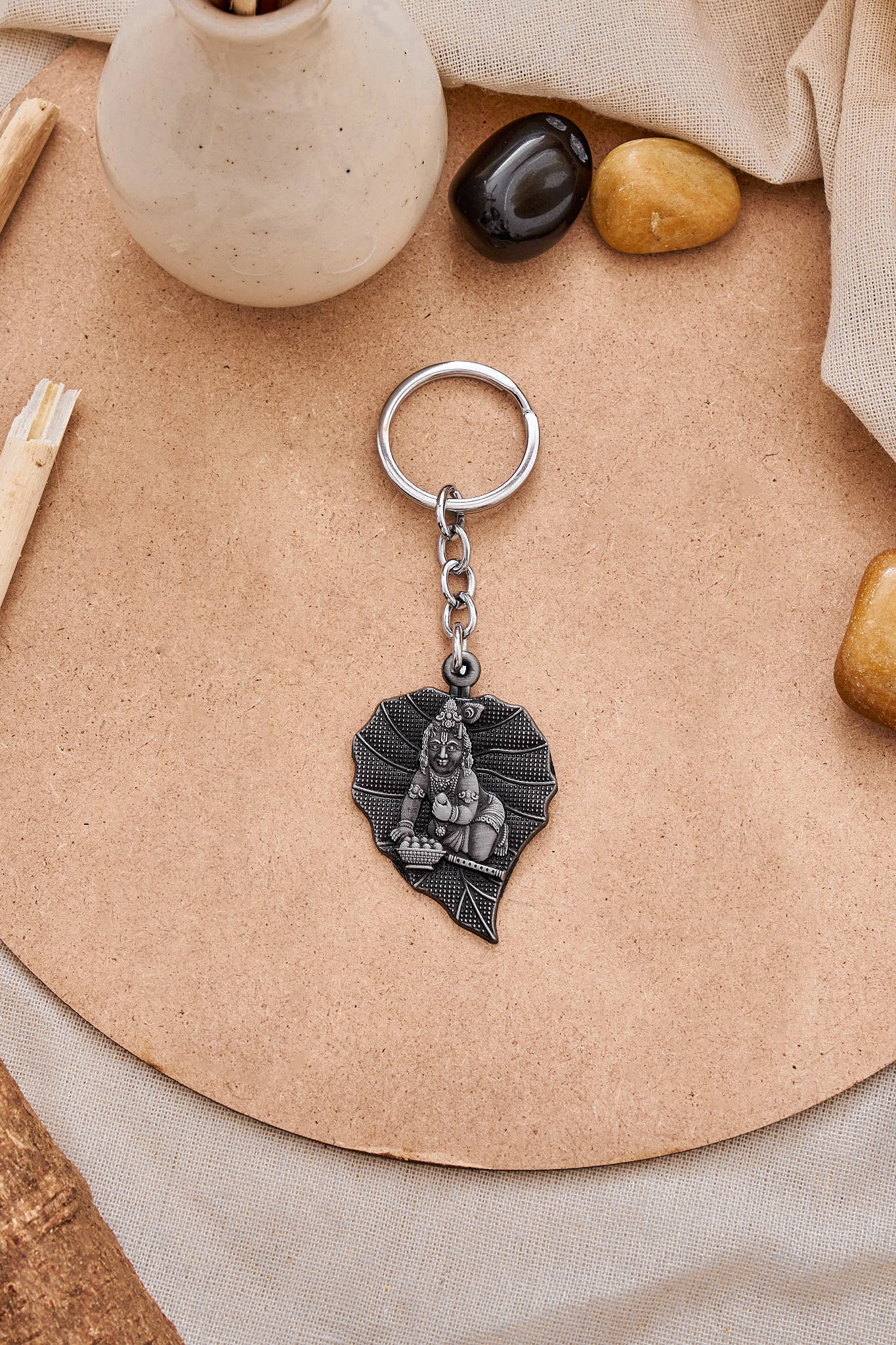 Baal Krishna leaf keychain with silver finish and Krishna design.
